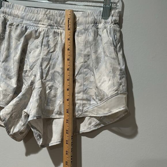 Lululemon Hotty Hot Short II Grey White Size 10 Tall - Picture 6 of 8